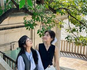 Xiuren秀人网 – 徐若兮办公室私拍图包：职场女神的独特魅力写照.txt