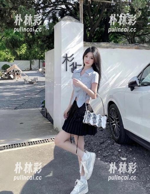 Xiuren秀人网 - 最新原图：抖娘利世瑜伽中的每一个姿势，仿佛都在诉说新时代的生活哲学.txt