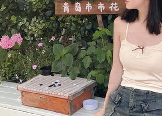 Xiuren秀人网 – 揉揉肉肉的红裙私房写真合集，释放女性魅力的每一瞬间.txt