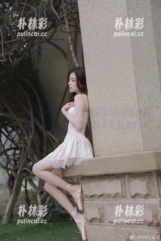 Xiuren秀人网-杜viki Xiuren秀人网 - 探索杜viki的眼镜世界,精美写真套图展现她的无限魅力.txt