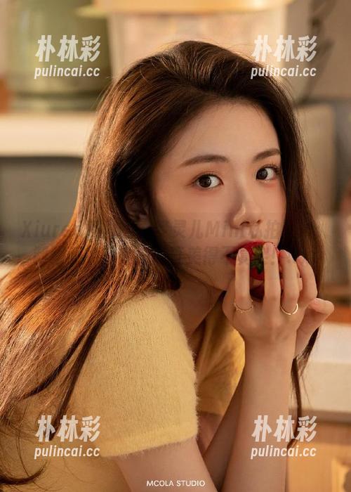 Xiuren秀人网 - 梦灵儿Mini私拍图集：制服照中的她，简直美得不真实！.txt