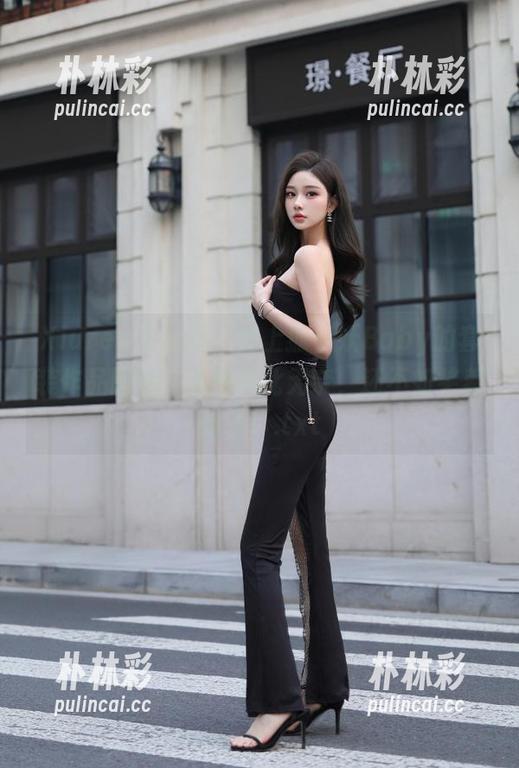 Xiuren秀人网 - 穿上狐小妖Baby的套装作品图包，人生如此无奈，还不如笑着面对！.txt