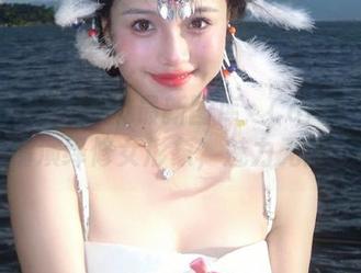 YouMi尤蜜荟 – 最新图库：Carol周妍希倾情演绎修女形象，魅力无限.txt