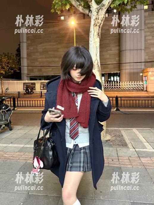 YouMi尤蜜荟 - 私拍中的粉色幻想，icy猪的专属套图让你大开眼界.txt