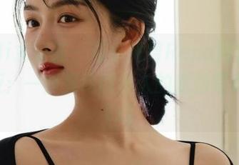 YouMi尤蜜荟 – 与小海臀Rena同行，畅游三亚：一部灵动而迷人的旅拍写真图册.txt