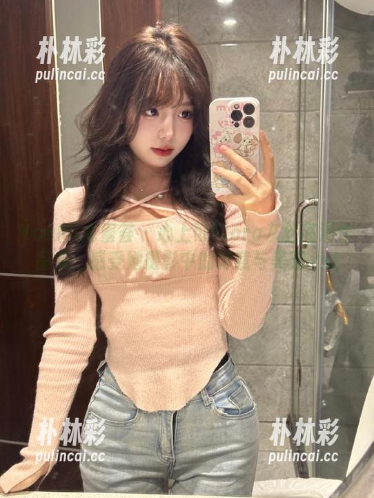 YouMi尤蜜荟 - 心上可Flora灰丝高清作品集：感受她摄影中的诗意与美感.txt