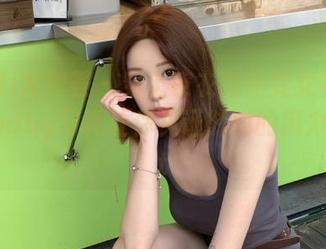 YouMi尤蜜荟 – 穿上皮衣瞬间变女神：樱小白baby写真让你见证时尚的魔力！.txt
