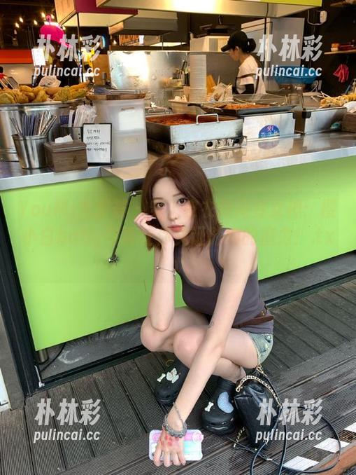 YouMi尤蜜荟 - 穿上皮衣瞬间变女神：樱小白baby写真让你见证时尚的魔力！.txt