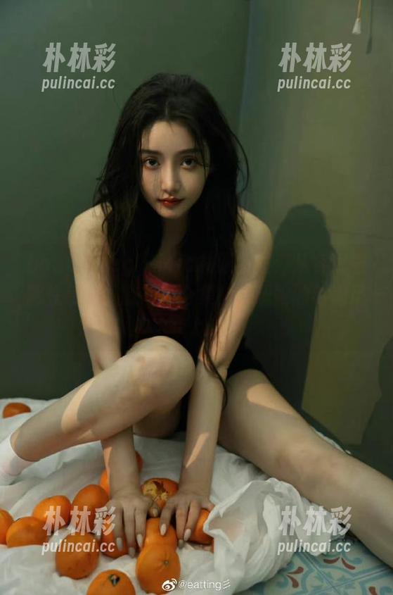 beautyleg - Mia礼服套图：从容优雅到性感撩人的写真合集，呈现她的时尚风貌.txt