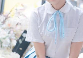 在lovely呆玄的美脚作品集中畅游，分享她的每一处优雅与自信光芒！.txt