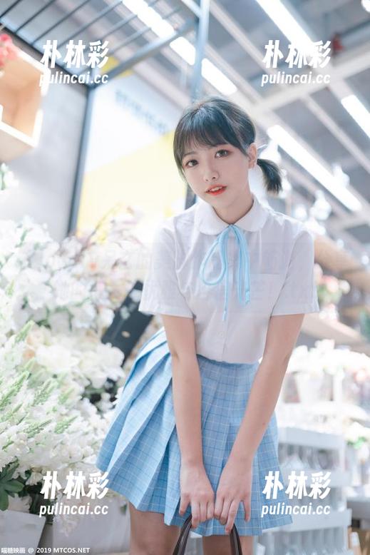 在lovely呆玄的美脚作品集中畅游，分享她的每一处优雅与自信光芒！.txt