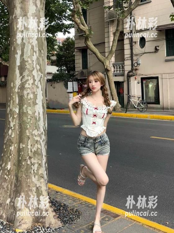 pans – 叮当蕾丝写真图包震撼来袭：每一张都让你感受温柔与力量的交汇.txt - 朴林彩