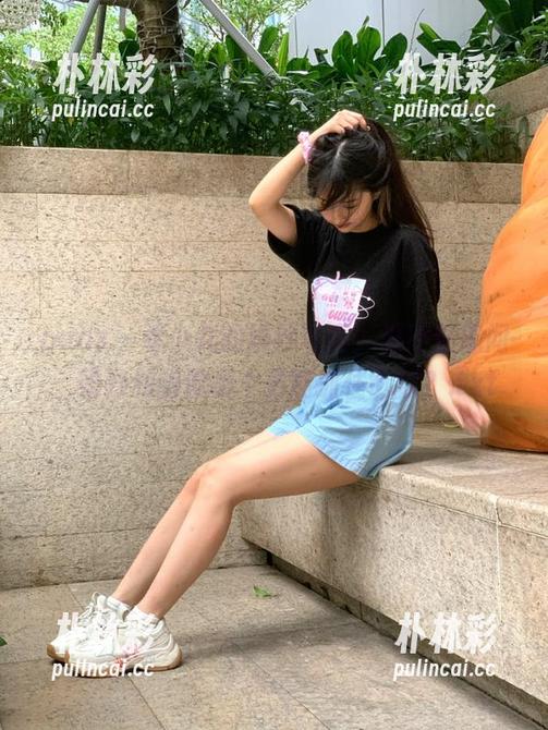 pans-小九 pans - 看小九的婚纱写真,忍不住想问:婚纱和幽默哪个更能抓住眼球?.txt
