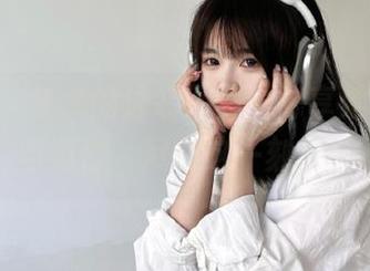 pans – 梦梦的泳装图库：分享她的魅力与自信，尽在这一刻.txt