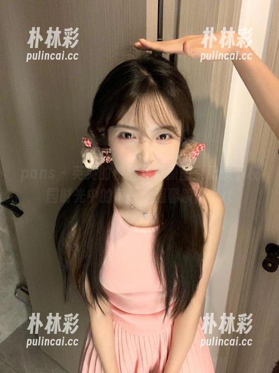 pans - 英英的校服写真原图：记录下校园时光中的每一个温馨瞬间.txt