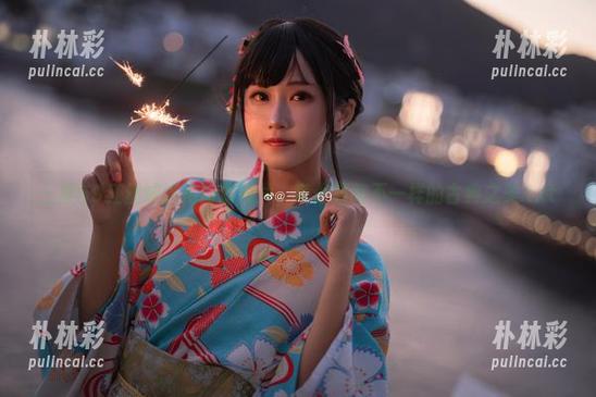 三度69红丝绒旗袍高清照片，带你领略不一样的古典之美.txt