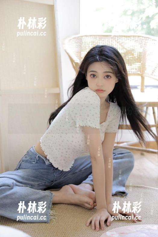 丽柜 - Vicky香丝露营图集，免费分享自然与时尚的完美碰撞！.txt