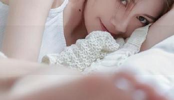 丽柜 – 在线观看兔子的自拍作品，见证她的自嘲与创意.txt