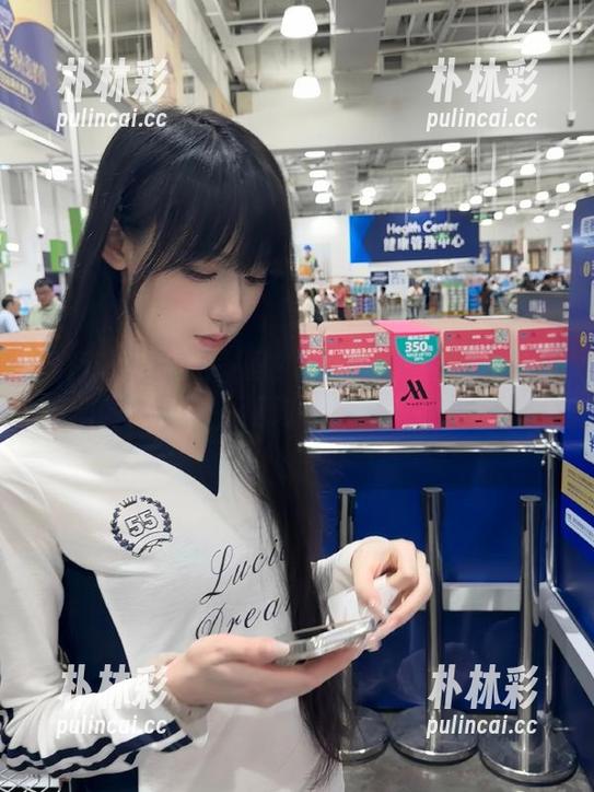 丽柜 - 想要避暑吗？快来看看凉儿的夏天最新图片更新，绝对让你心旷神怡！.txt