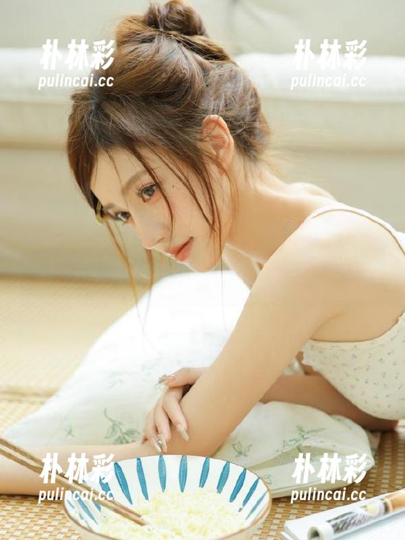 丽柜 - 原图与图包合集：图图红裙写真展现无限魅力.txt