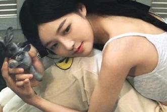 丽柜 – 走进敏儿的世界：姐姐写真合集与丰富图册的精彩时刻.txt