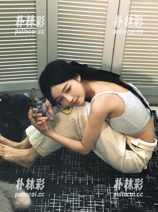 丽柜 - 走进敏儿的世界：姐姐写真合集与丰富图册的精彩时刻.txt