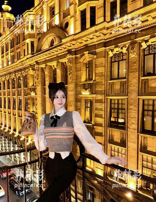 丽柜 - 潼潼的礼服写真资源，细腻的艺术感与时尚气息完美融合.txt