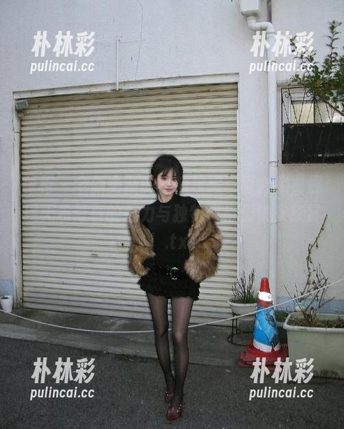 丽柜 - 全新更新的然然校服写真合集，展现无畏青春的魅力与独特风格，快来欣赏！.txt