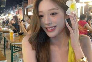丽柜 – 私房世界中的王欣竹，带你欣赏她的自拍原图之美！.txt