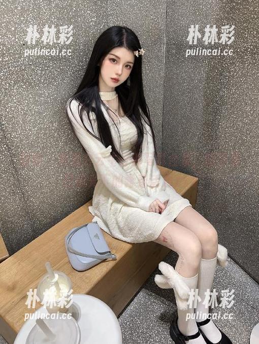 丽柜 - 观看白云牛仔裤写真合集，感受夏日阳光下的青春活力.txt