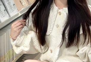 丽柜 – 英子黑白写真图集：免费提供，展现她与众不同的摄影艺术之旅！.txt