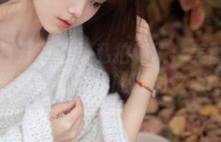丽柜 – 打开菲菲的私拍秘境：美图套装带你领略、多元化的时尚之旅.txt