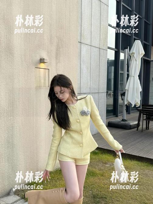九柒喵最新COS摄影，带你领略翠雀媚的奇幻之旅.txt