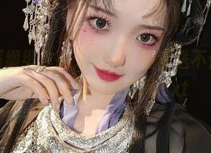 云溪溪绸缎作品大揭秘，福利送不停，艺术迷必看精彩瞬间.txt