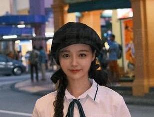 微密圈 – 保守的二舅妈的红色高跟魅力：最新作品集解锁时尚与个性的精彩瞬间.txt