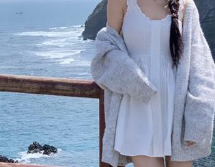 克拉女神 – 定制你的风格：周迪牛仔裤作品重塑时尚界的经典和创新之美.txt