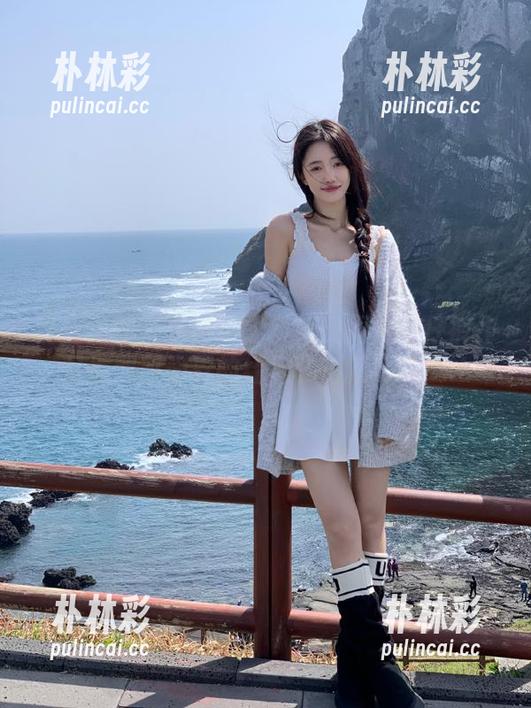 克拉女神 - 定制你的风格：周迪牛仔裤作品重塑时尚界的经典和创新之美.txt