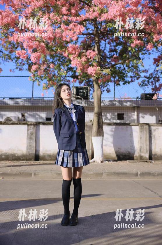 克拉女神 - 感受嘉萌独特魅力，福利图集揭秘脱鞋量脚的轻松生活点滴.txt