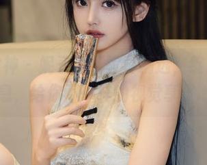克拉女神 – 妮子吊带写真精选，绽放青春气息，给你不一样的视觉享受.txt