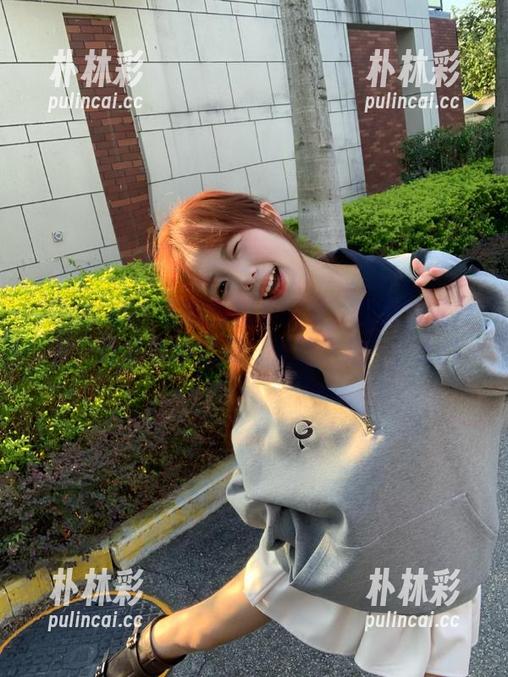 克拉女神 - 姜璐的裸足图集：资源如此珍贵，赶紧收藏这双“无鞋之足”！.txt