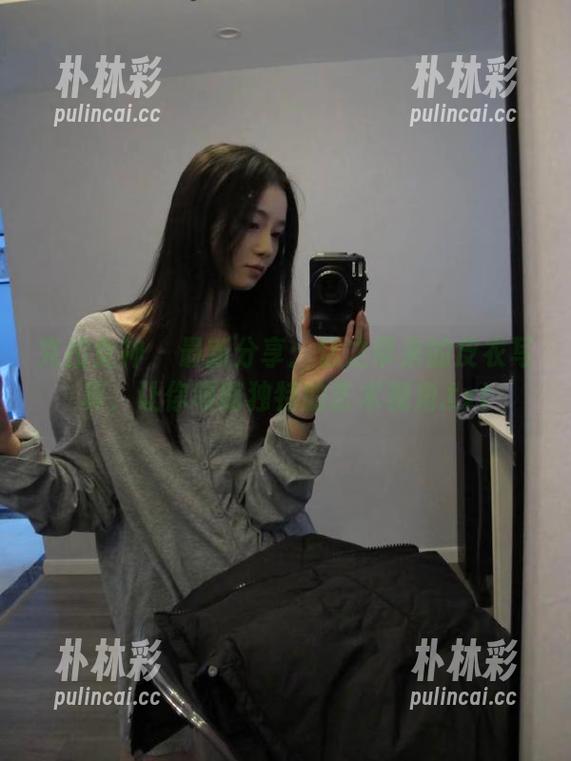 克拉女神 - 最新分享：忆之带来的皮衣写真，让你领略独特的艺术视角.txt