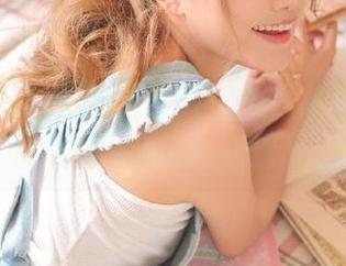 克拉女神 – 高清蕾丝写真集：颖儿用照片传递她的浪漫与灵感.txt
