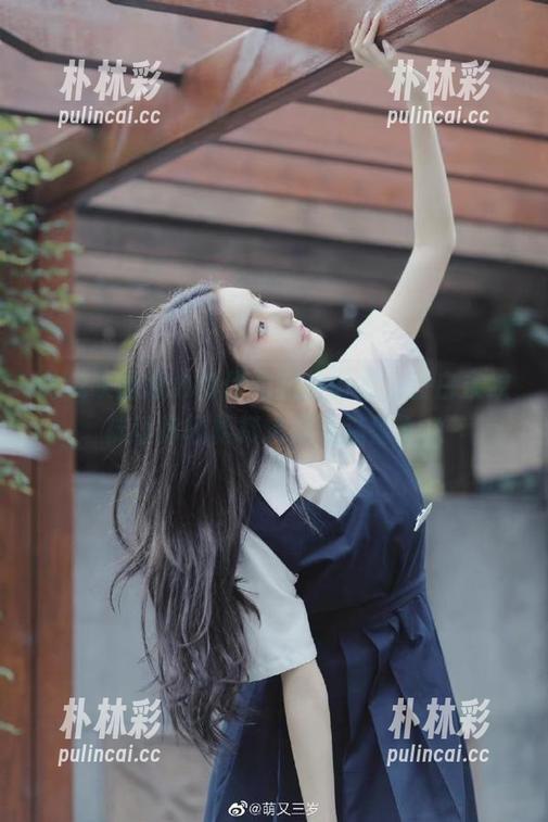 兔玩映画精心制作的定制图集，蓝白条纹袜让你轻松打造潮流造型.txt
