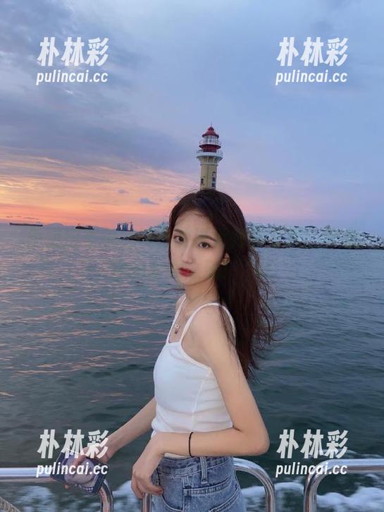 免费探索兔玩映画的粉色衬衫写真，开启你的时尚之旅！.txt