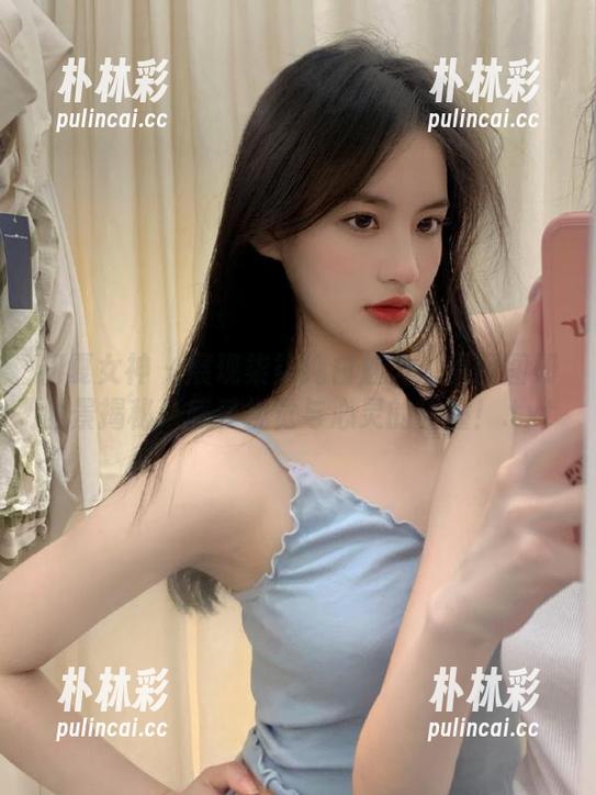 初夏女神 - 展现柒柒纯白魅力：原图图册全景揭秘，感受视觉与心灵的碰撞！.txt