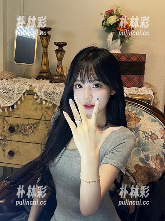 北哥完全OK 北哥完全OK红光魅魔作品集:每一帧都是无法抵抗的视觉盛宴.txt