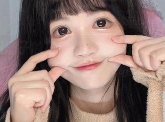 千反田鹿子的高清少女写真作品，记录她青春岁月的绚烂瞬间.txt