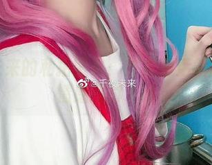 千夜未来的私拍图包：皮衣背后的故事与情感探讨.txt