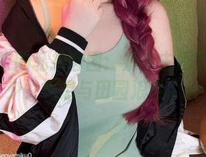 千夜未来的私拍套图：奶牛主题下的清新少女气息与田园浪漫.txt