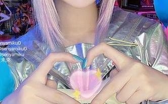 千夜未来学妹：在精选图库中探索她的梦想与自信的写真故事.txt